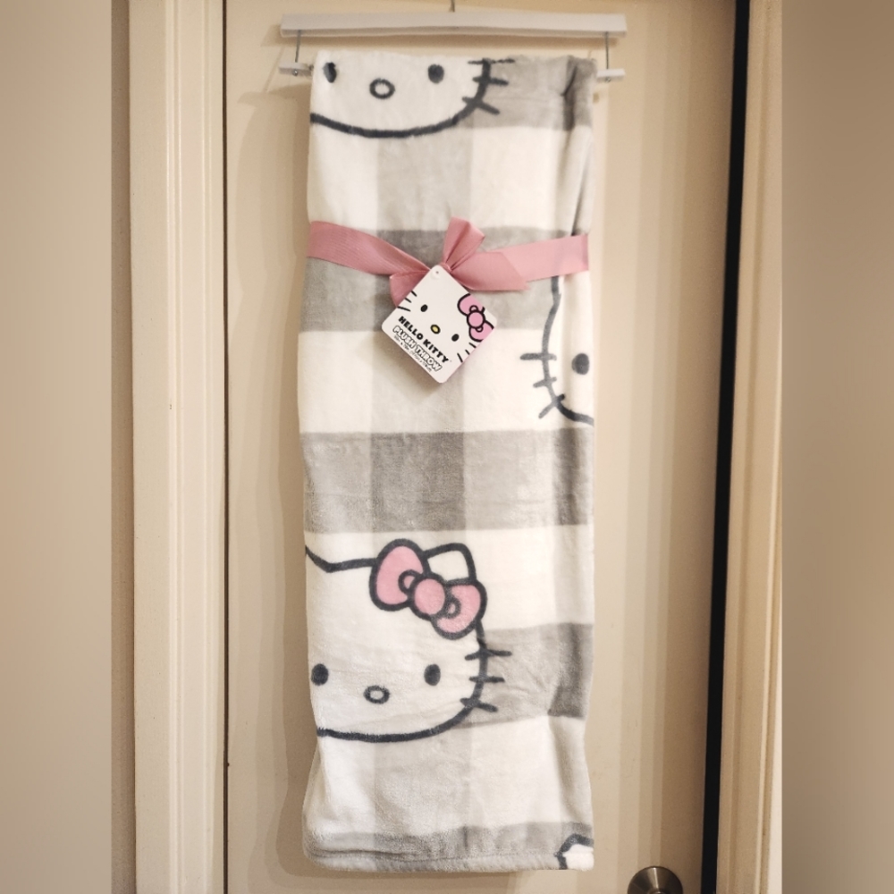Hello Kitty Plush White Gray Pink Throw Blanket NWT